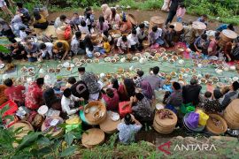 Nyadran perdamaian satukan kembali perbedaan warga dalam Pilkada 2024