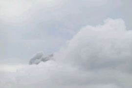 Gunung Ibu di Halbar kembali erupsi dan semburkan abu vulkanik setinggi 700 meter