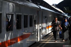 Daop 8 Surabaya sediakan promo tiket akhir tahun bagi pelanggan bertajuk "YES DEALS"