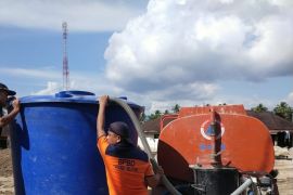 Perhari, pengungsi banjir bandang Tapsel butuh ribuan liter air bersih