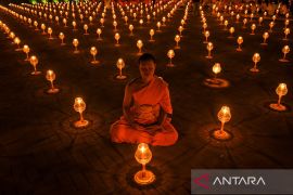 Prosesi Lilin Kedamaian Pabajja Samanera di Kota Tangerang