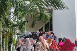 Ramai warga ke kantor Gubernur, Pemprov Aceh tegaskan isu bantuan usaha tidak benar