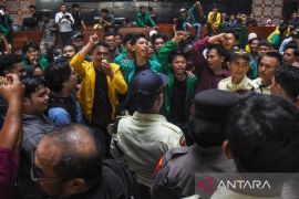 Aksi tolak kenaikan PPN 12 persen di DPRD Sumut