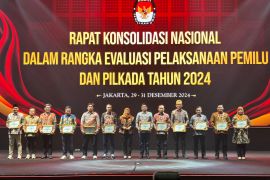 KPU Provinsi Gorontalo peringkat dua nasional unggah C hasil 100 persen