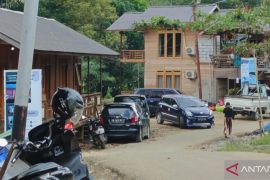 Pengunjung loksado keluhkan pemadaman listrik dan akses jalan sempit