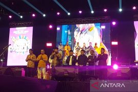 Ada doa lintas agama pada malam tahun baru di kantor Wali Kota Jakbar