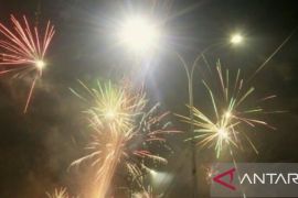 Pergantian tahun di Makassar diwarnai hujan gerimis