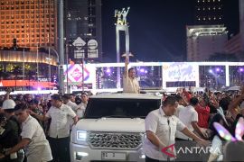 Prabowo disambut antusias masyarakat di sepanjang Sudirman-Thamrin