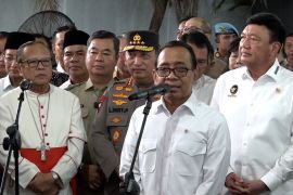 Tinjau Katedral, Menko PMK jamin ibadah Natal berjalan aman dan lancar