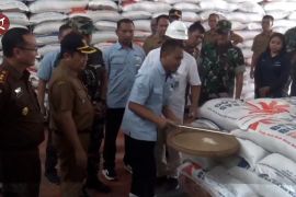 Pastikan stok pangan cukup, PJ Bupati Madiun sidak gudang Bulog