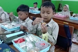 Pendidikan karakter di balik program Makan Bergizi Gratis