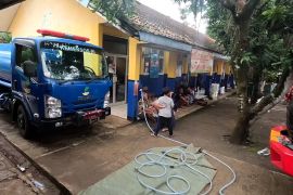 Terdampak bencana, 9 kecamatan di Sukabumi alami mati listrik
