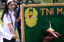 Wamen Isyana Bagoes Oka resmikan sumur bor di&nbsp;Kemtuk Gresi, Jayapura