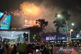 Ribuan masyarakat padati Lapangan Benteng pada malam pergantian tahun baru
