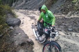 Jalan Gayo Lues-Abdya putus akibat longsor