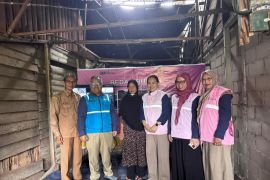 Srikandi PLN Group Kalbar wujudkan impian rumah layak di Desa Kuala Dua Kubu Raya