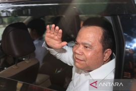 Mantan Dirjen Imigrasi Ronny Sompie diperiksa KPK