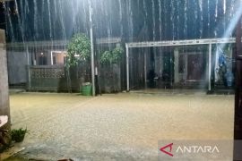 Simpang Empat Tanah Bumbu diguyur hujan badai