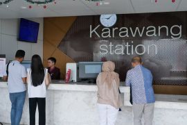 Stasiun Karawang layani 5.500 penumpang