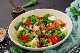 Menu salad ayam bang-bang bisa jadi ide pilihan makan siang sehat