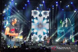 Anak-anak personel Slank meriahkan panggung Pasar Malam Empat Satoe