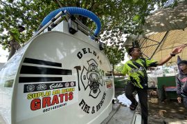 Relawan Haul Sekumpul salurkan air bersih gratis untuk kepulangan jamaah