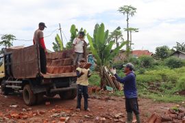 Sempat dihalangi oknum, okupan secara sukarela bongkar bangunan di lahan PTPN I