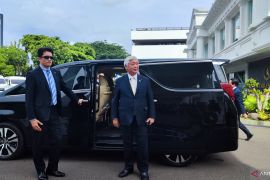 Presiden Prabowo terima Menteri Pertahanan Jepang di Istana Merdeka