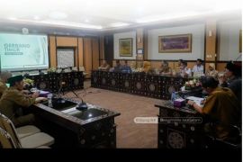 Gapura pembatas wilayah Mataram dari timur dibangun