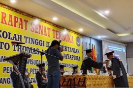 Stiper Jayapura wisuda 111 lulusan terbaik 2025