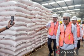 Menko Bidang Pangan tinjau gudang pupuk