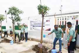 Gerakan tanam sejuta pohon PT KAI