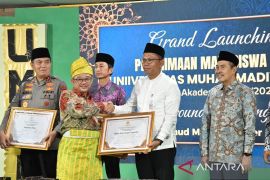 Mendikdasmen serahkan penghargaan ke BRK Syariah sebagai mitra terbaik UMRI