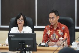 OJK Kalteng cegah "lipstick effect-doom spending"