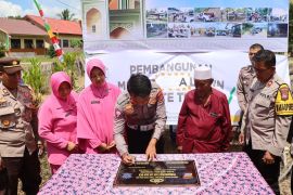 Polres bangun masjid dan sarana MCK di wilayah pedalaman Touna