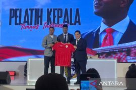Ini cara Kluivert memenangkan hati fans Indonesia