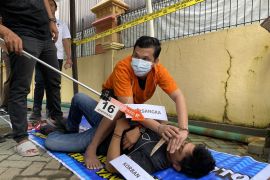 Tersangka peragakan 24 adegan terkait anak bunuh ayah di Tapin