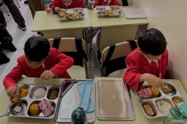 Kodim Bandung membagikan 10.200 paket Makan Bergizi Gratis perdana