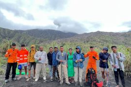 Dua pendaki hilang di Gunung Karianga ditemukan tim SAR dalam kondisi selamat