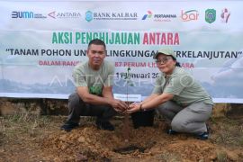 Aksi penghijauan Antara Biro Kalbar di Singkawang