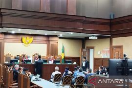 Enam mantan pejabat Antam didakwa rugikan negara Rp3,31 triliun