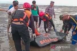 Tim SAR gabungan Situbondo temukan penjaring ikan meninggal