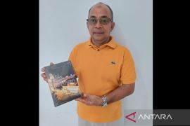 Terlahir Sebagai Jurnalis Antara, autobiografi perekam dedikasi