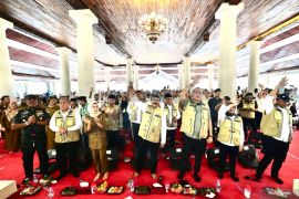 Gus Ipul minta pendamping graduasi 10 KPM tiap tahun entaskan kemiskinan