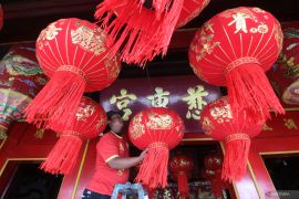 Persiapan imlek di klenteng cagar budaya Kota Kediri