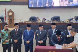 Andra Soni ditetapkan jadi Gubernur Banten pada rapat paripurna DPRD