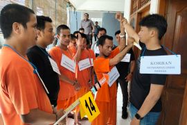 Enam pelaku pengeroyokan di Denpasar lakukan 33 adegan rekonstruksi