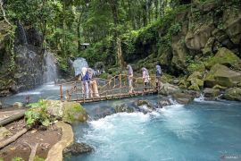 Lombok Barat bagi zona tambang dan wisata di Sekotong