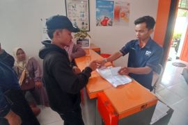 Garut salurkan bantuan dari DBHCHT untuk buruh industri tembakau