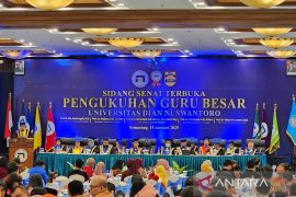 Udinus kukuhkan lima guru besar